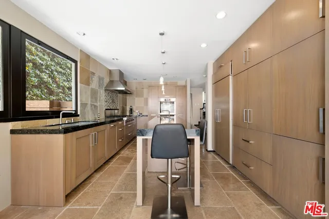 $14,000 | 3300 North Knoll Drive, Los Angeles, CA 90068