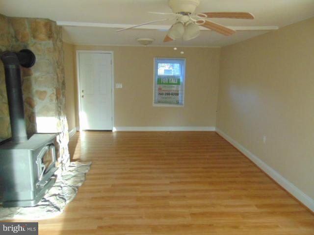 6320 Griffith Road Gaithersburg, MD 20882 - Photo 11 of 18 Living Room