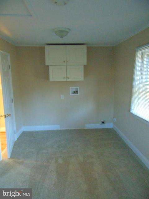 6320 Griffith Road Gaithersburg, MD 20882 - Photo 16 of 18 Laundry area