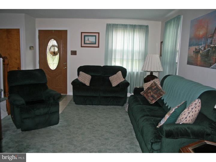747 Michell Street Ridley Park, PA 19078 - Photo 8 of 13 Living Room