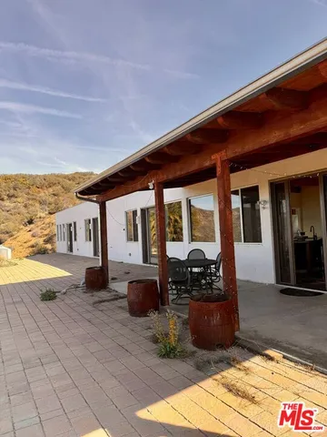 a front view of house with yard