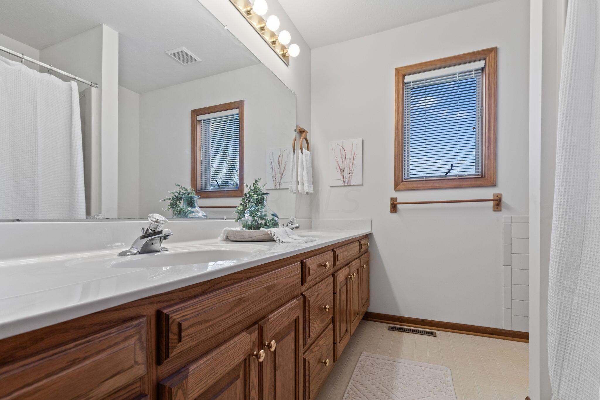 4786 Davidson Road Hilliard, OH 43026 - Photo 28 of 45 37-web-or-mls-FullBath_Hommati102