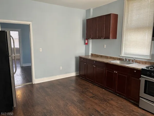 $2,250 | 150 Stuyvesant Avenue, Unit 1L, Newark, NJ 07106