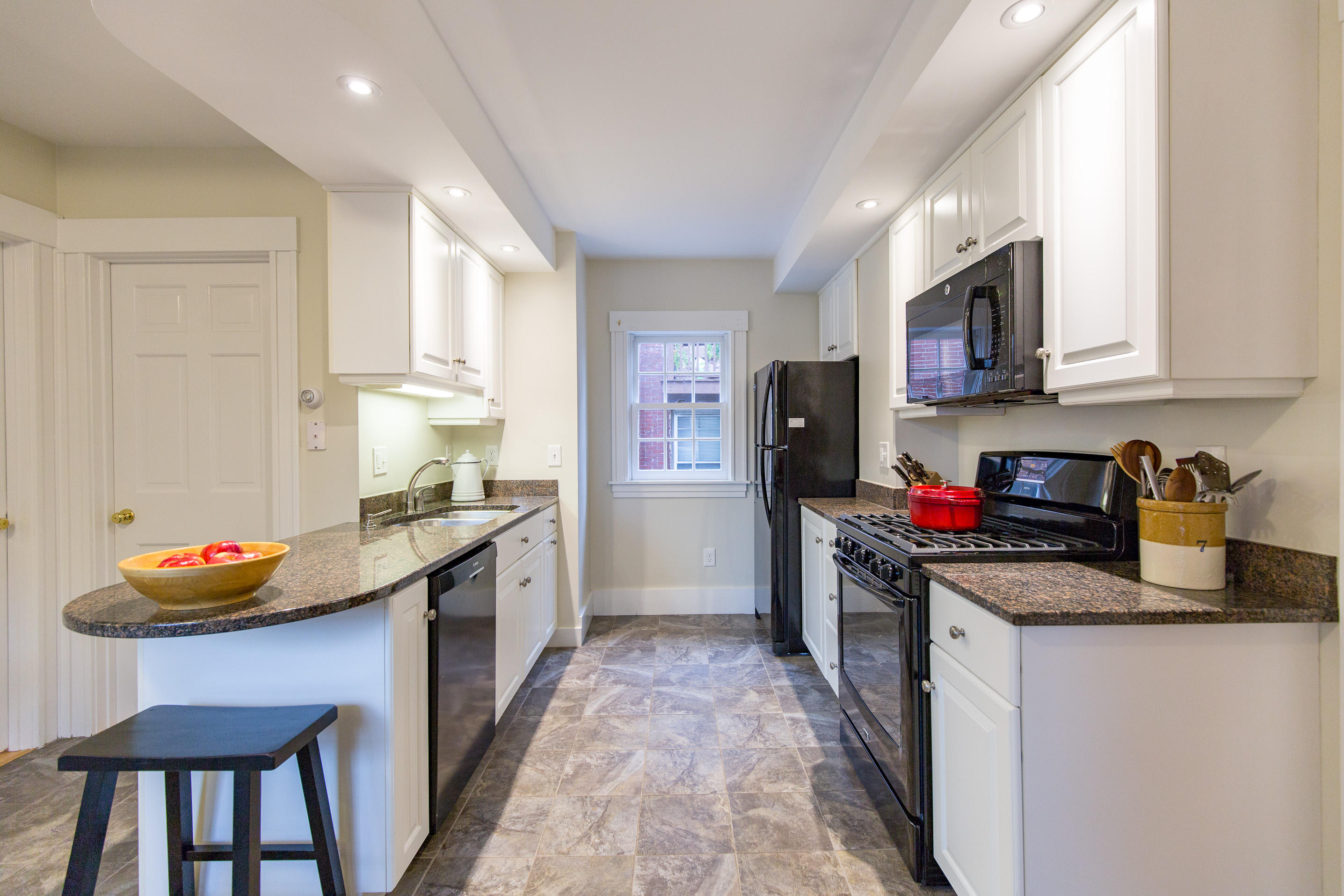 205 Spring Street, Unit 4 Portland, ME 04102 - Photo 13 of 36 205 Spring St