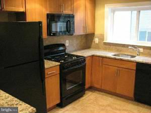 36 T Street Northeast, Unit 202 Washington, DC 20002 - Photo 2 of 12 Kitchen