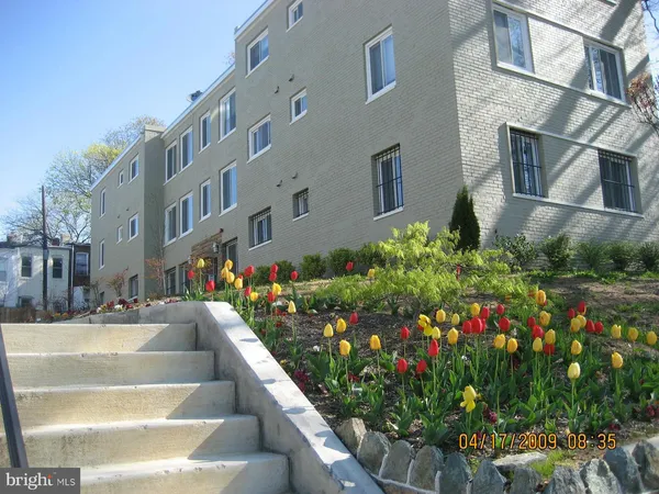 $2,100 | 36 T Street Northeast, Unit 202, Washington, DC 20002