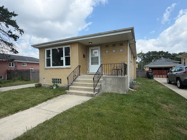 $450,000 | 9120 West 26th Place, Brookfield, IL 60513