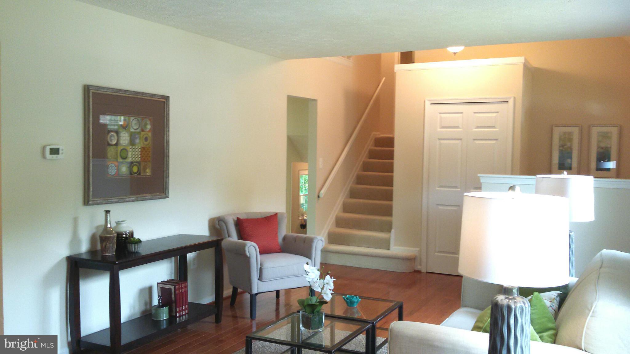 7613 Modisto Lane Springfield, VA 22153 - Photo 4 of 26 Living Room