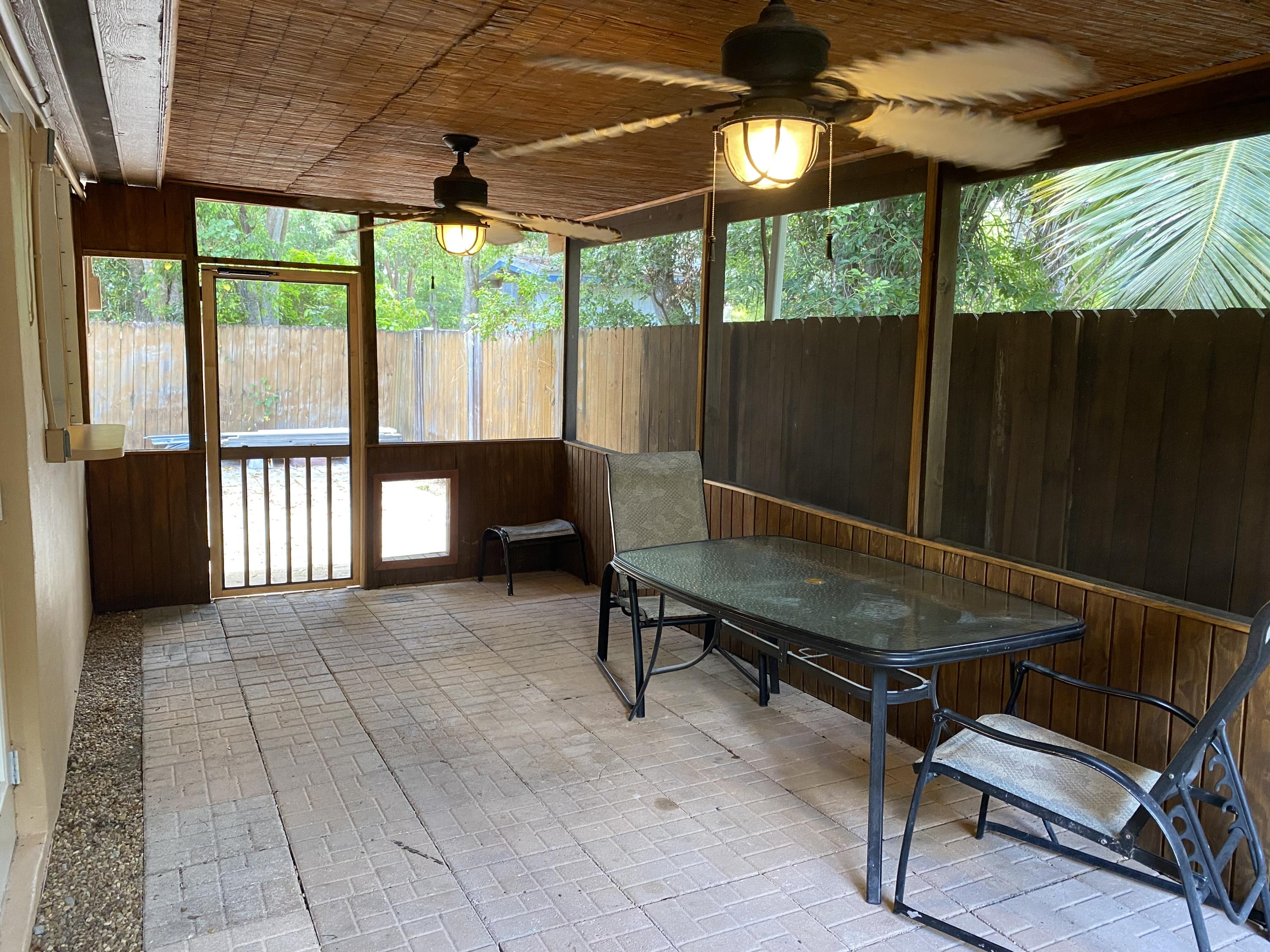 26 Dolphin Road Key Largo, FL 33037 - Photo 22 of 27 screened in porch
