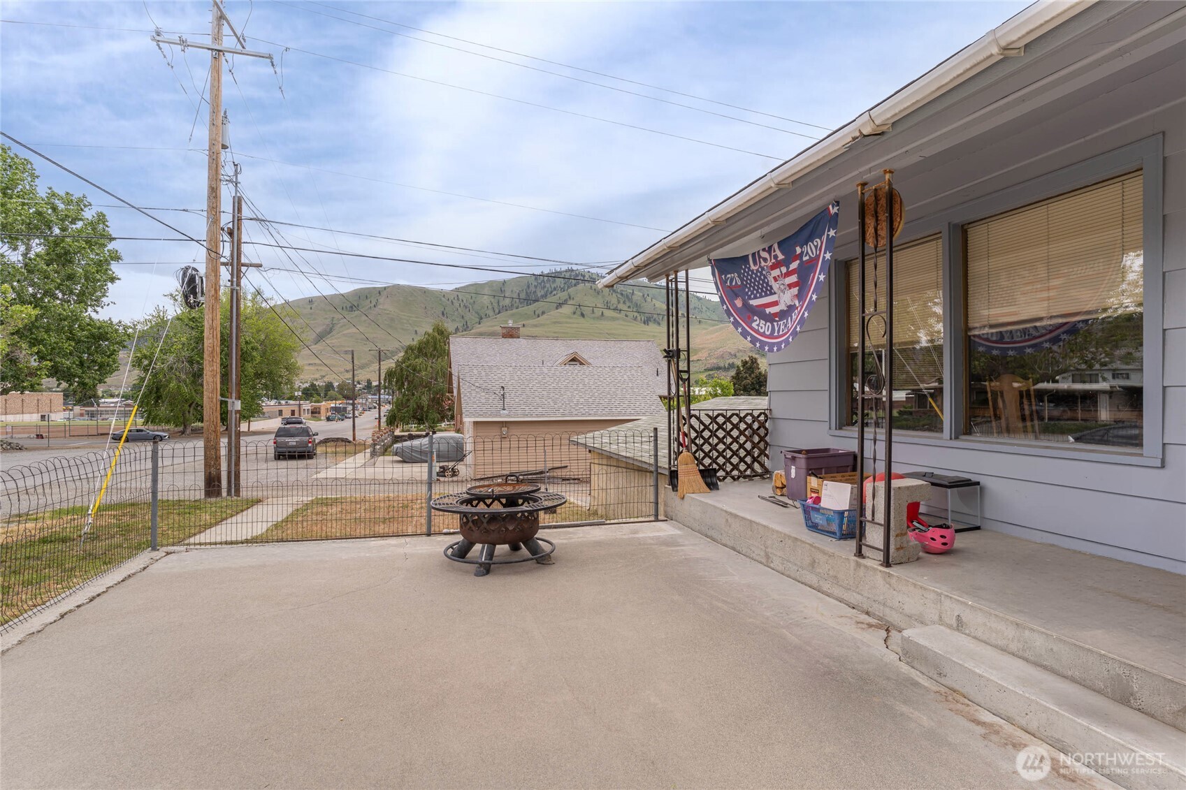 417 North Sanders Street Chelan, WA 98816 - Photo 8 of 25