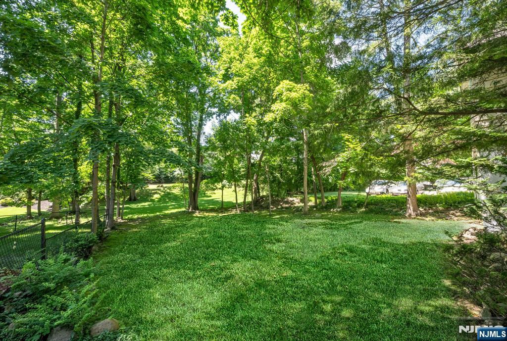 552 Hillcrest Road Ridgewood, NJ 07450 - Photo 22 of 26