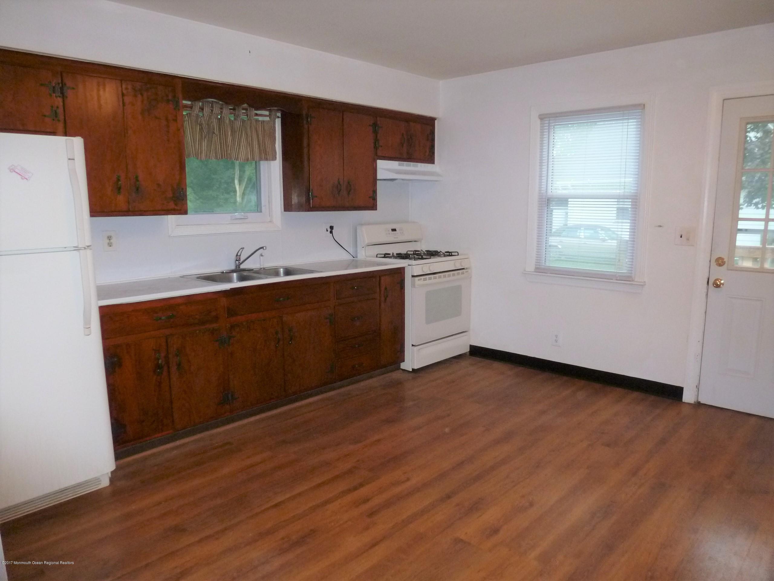53 Aberdeen Road Matawan, NJ 07747 - Photo 3 of 15 EAT-IN KITCHEN