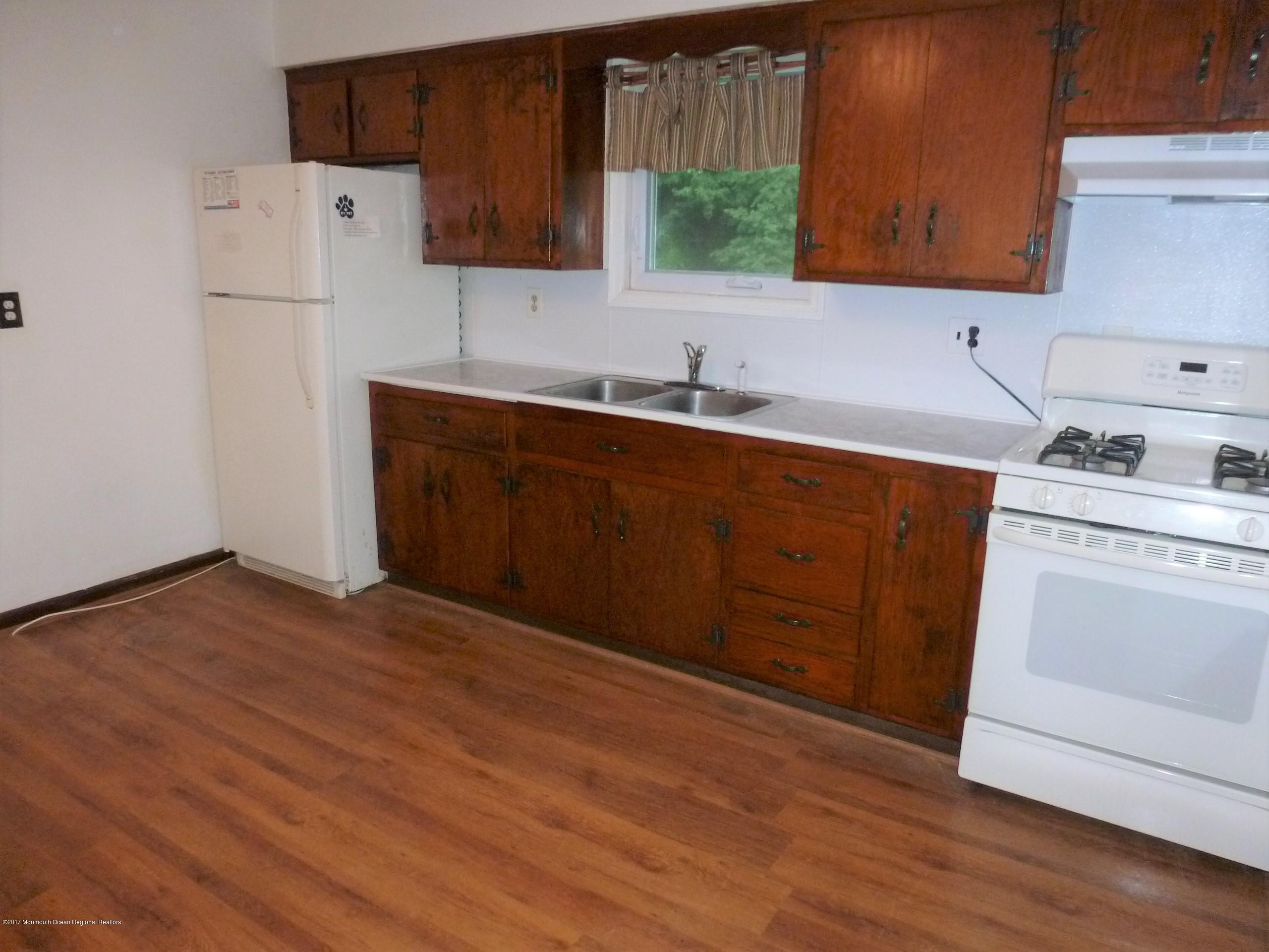 53 Aberdeen Road Matawan, NJ 07747 - Photo 4 of 15 EAT-IN KITCHEN