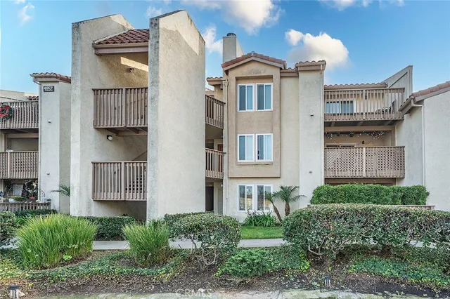 $490,000 | 4852 Cabana Drive, Unit 104, Huntington Beach, CA 92649