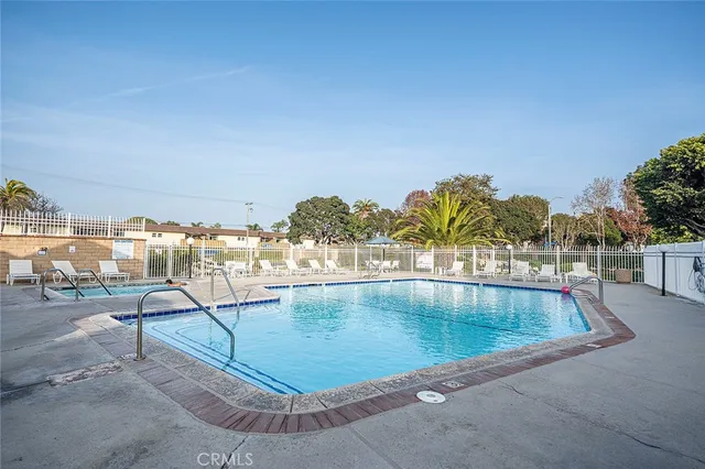 $490,000 | 4852 Cabana Drive, Unit 104, Huntington Beach, CA 92649