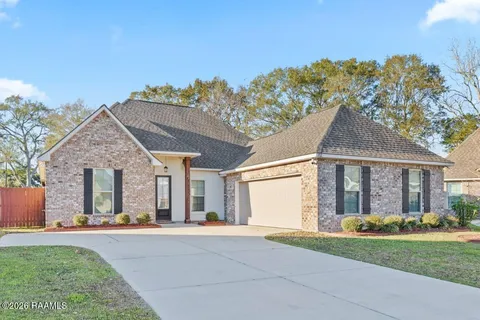 $375,000 | 102 Preston Rose Lane, Youngsville, LA 70592