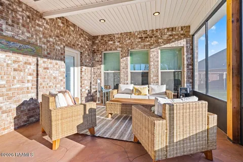 $375,000 | 102 Preston Rose Lane, Youngsville, LA 70592