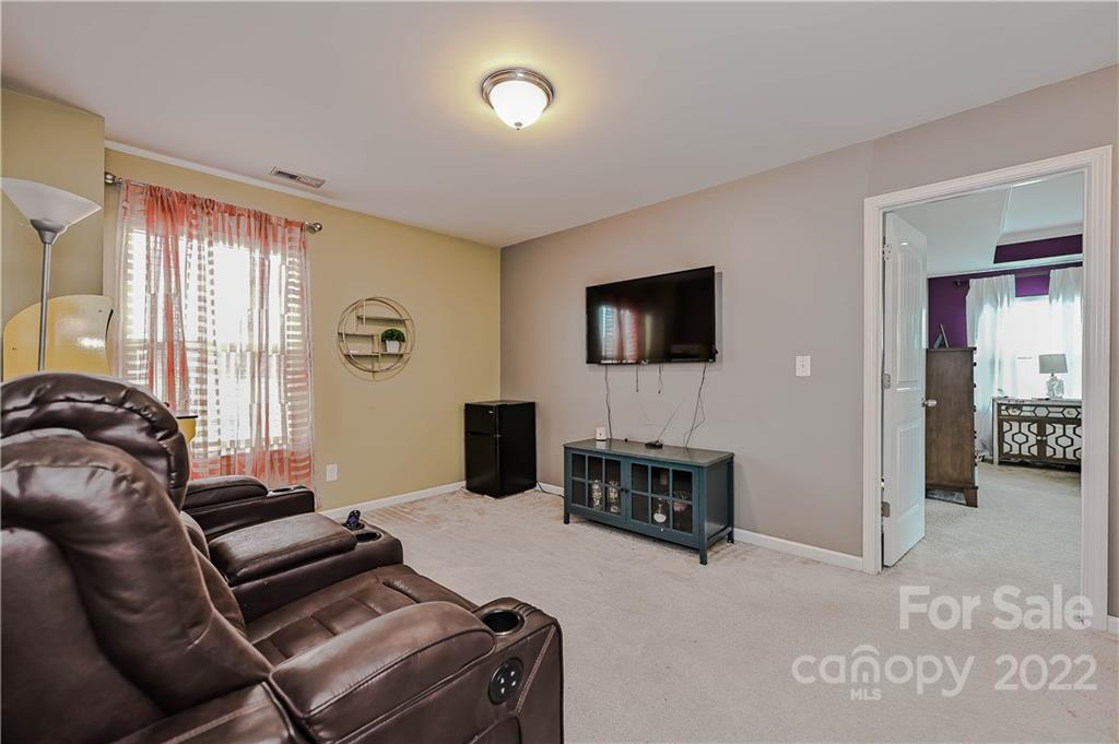 10311 Atkins Ridge Drive Charlotte, NC 28213 - Photo 11 of 18 a living room with furniture