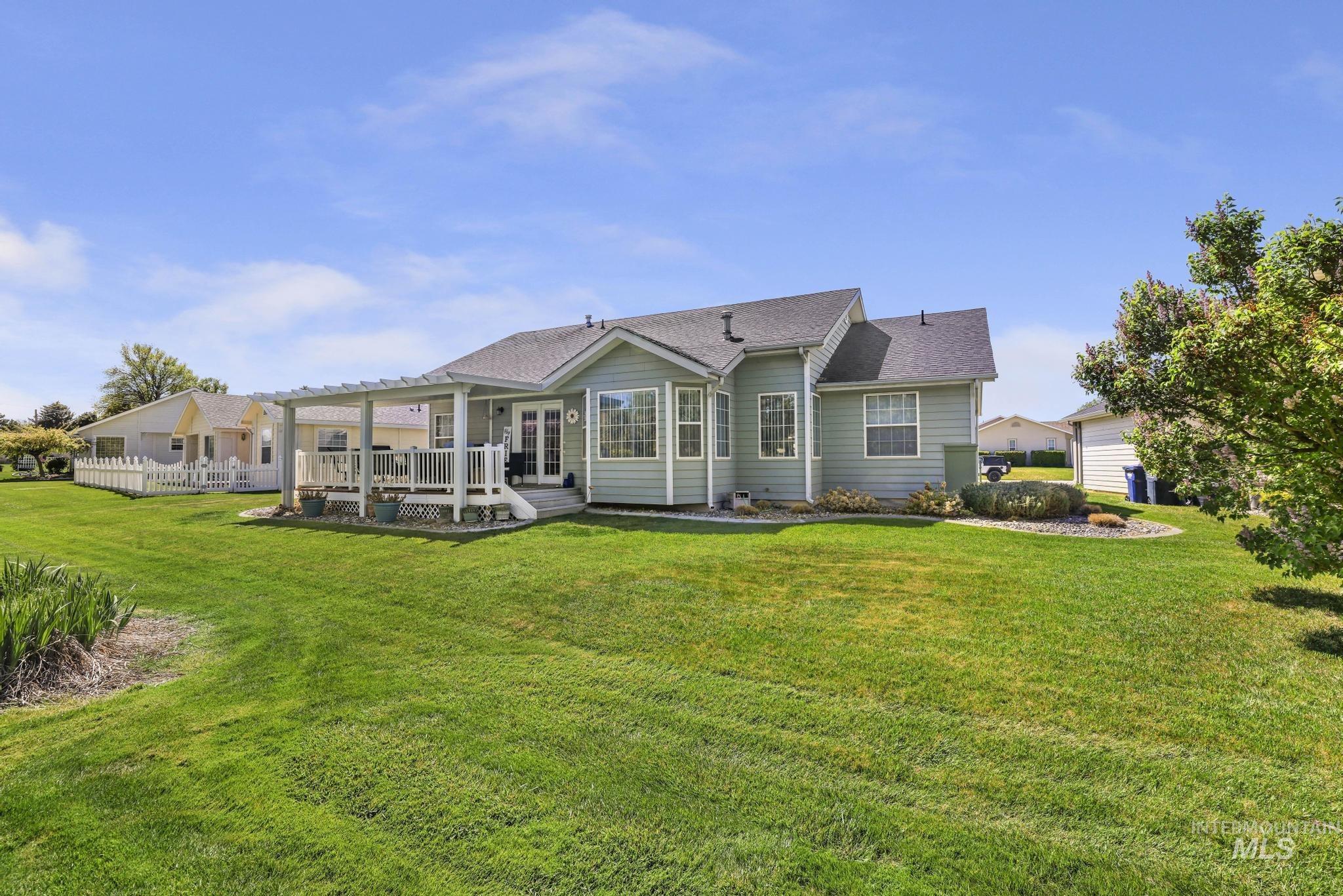 1558 Brookside Loop Twin Falls, ID 83301 - Photo 29 of 47 Expansive green lawn surrounds the property