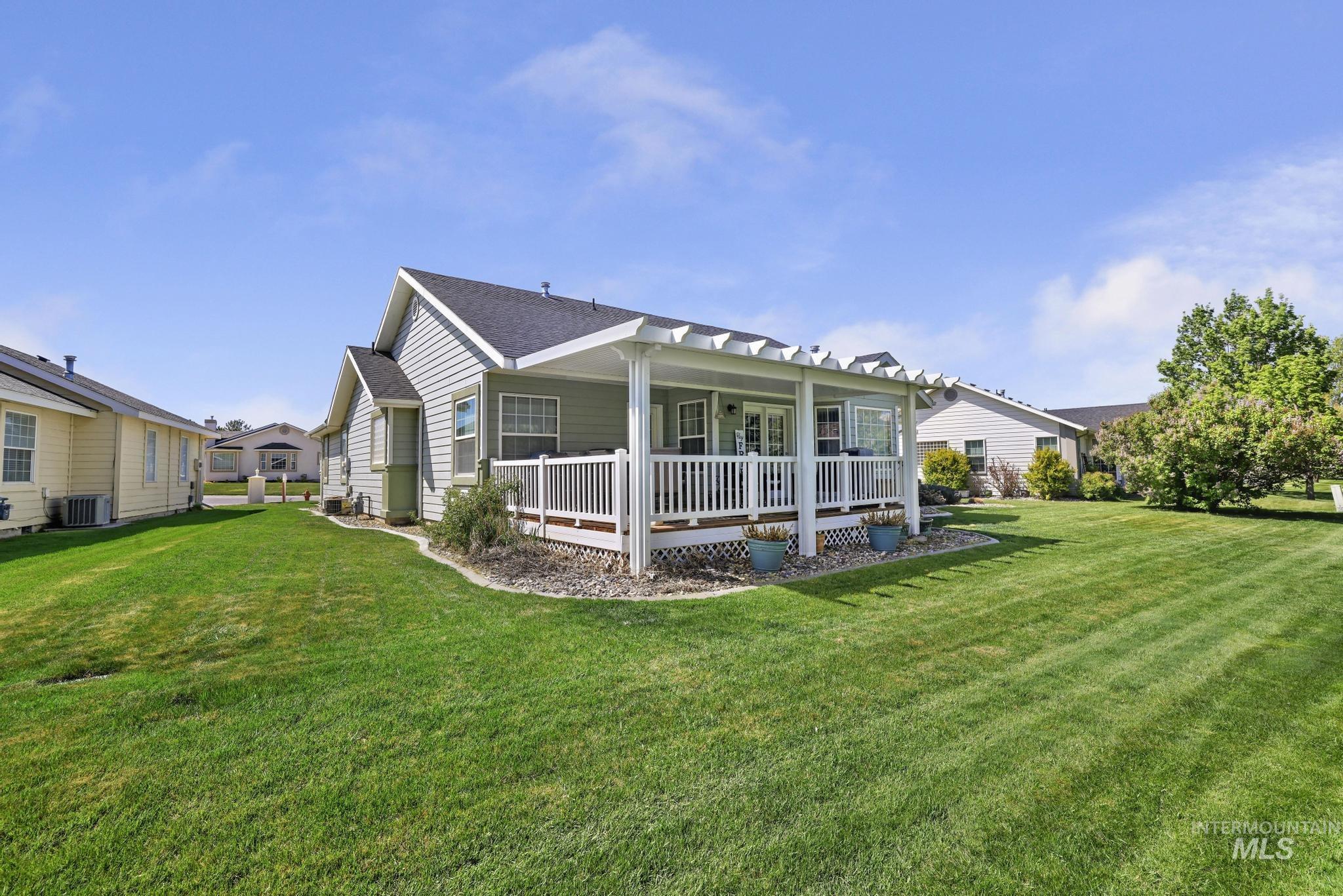 1558 Brookside Loop Twin Falls, ID 83301 - Photo 30 of 47 Expansive green lawn with mature landscaping