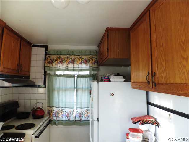 13347 Winston Road Ashland, VA 23005 - Photo 4 of 6 Kitchen - Solid Wood cabinets