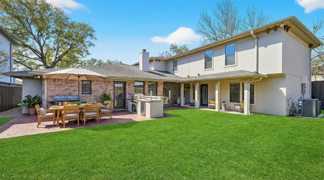 an outdoor space with plants