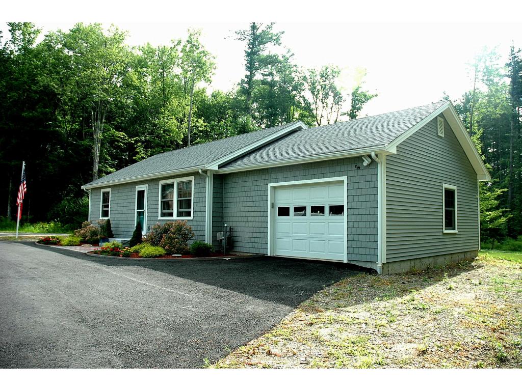 31 Hampton Road Exeter, NH 03833 - Photo 3 of 33