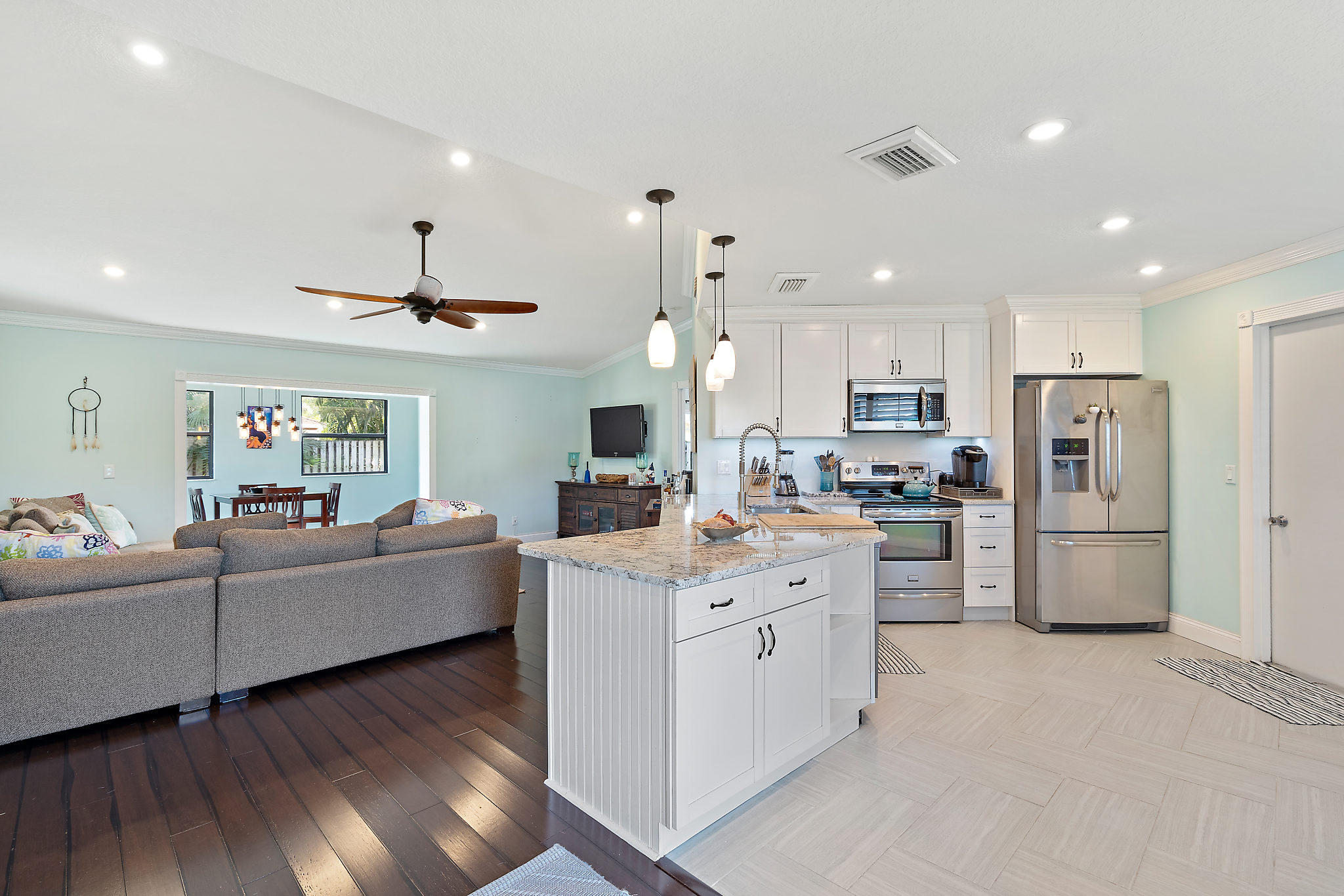 136 Arrowhead Circle Jupiter, FL 33458 - Photo 12 of 25 015-136ArrowheadCir-Jupiter-FL-33458-sma