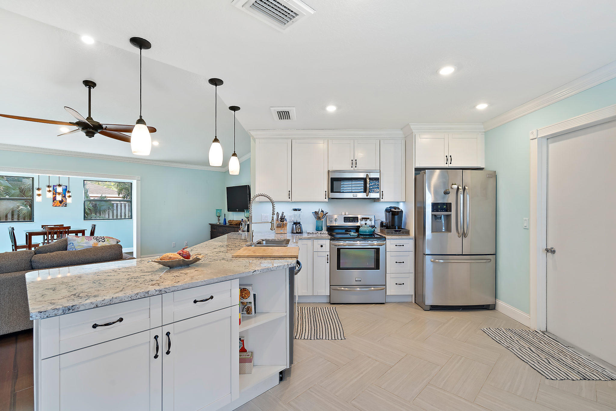 136 Arrowhead Circle Jupiter, FL 33458 - Photo 14 of 25 017-136ArrowheadCir-Jupiter-FL-33458-sma