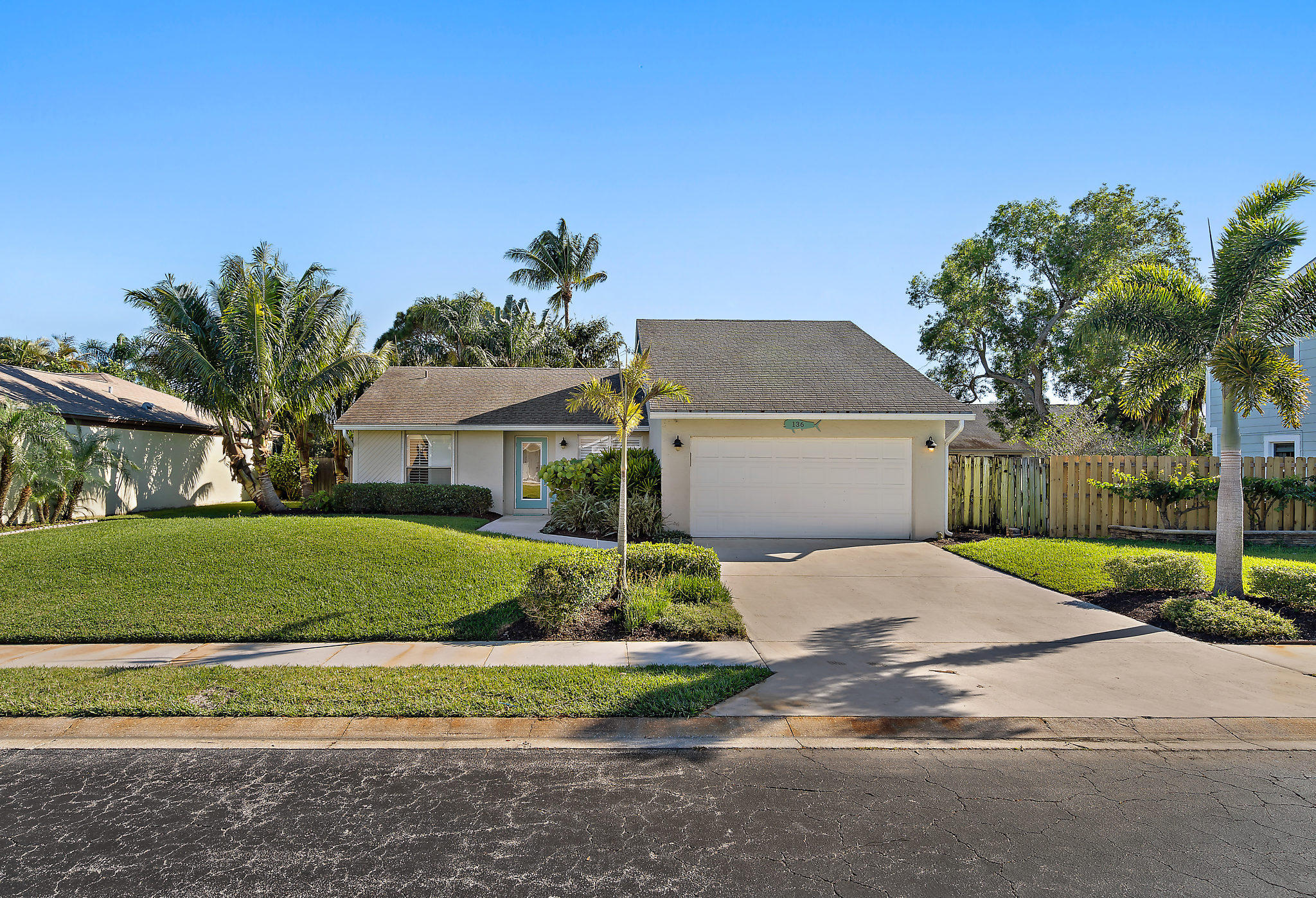 136 Arrowhead Circle Jupiter, FL 33458 - Photo 2 of 25 002-136ArrowheadCir-Jupiter-FL-33458-sma