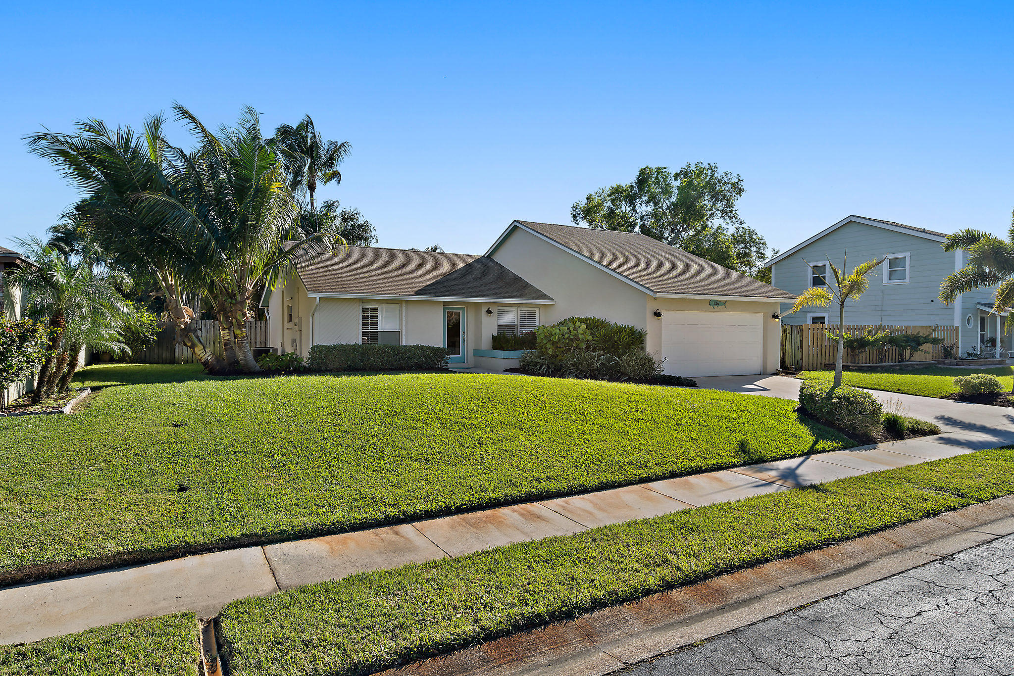 136 Arrowhead Circle Jupiter, FL 33458 - Photo 3 of 25 003-136ArrowheadCir-Jupiter-FL-33458-sma