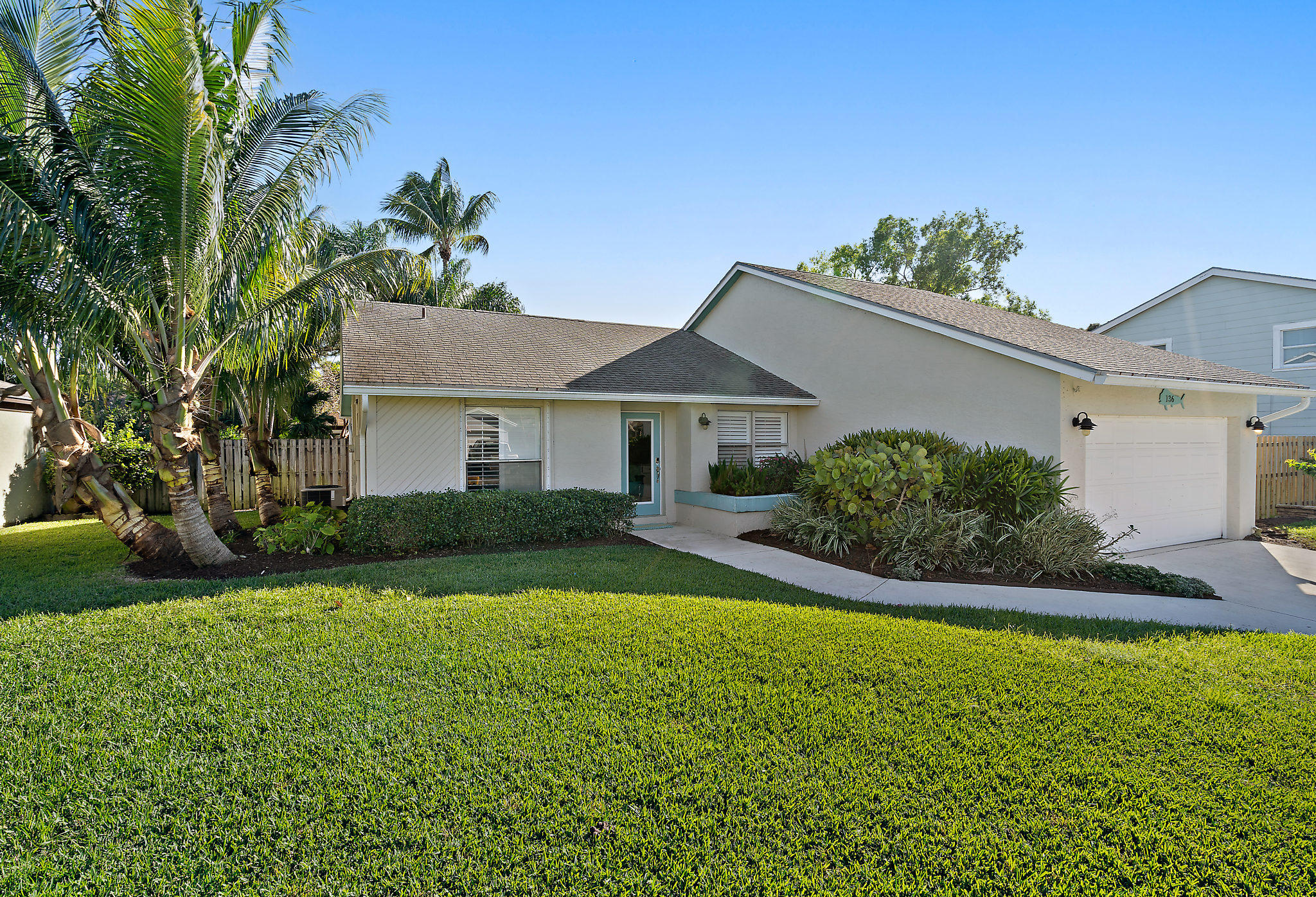 136 Arrowhead Circle Jupiter, FL 33458 - Photo 4 of 25 004-136ArrowheadCir-Jupiter-FL-33458-sma