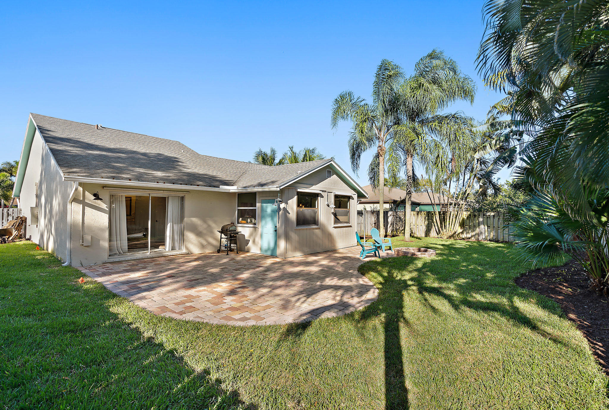 136 Arrowhead Circle Jupiter, FL 33458 - Photo 5 of 25 006-136ArrowheadCir-Jupiter-FL-33458-sma