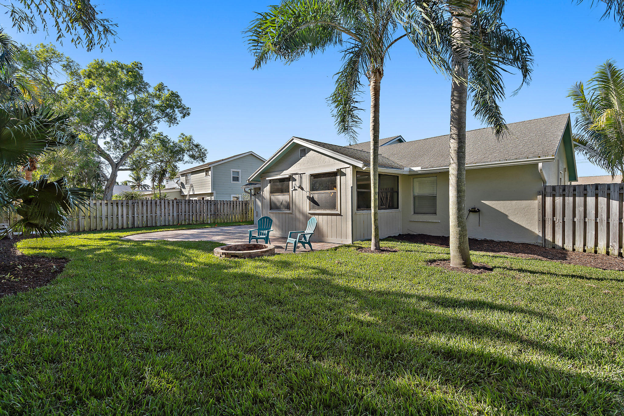 136 Arrowhead Circle Jupiter, FL 33458 - Photo 8 of 25 009-136ArrowheadCir-Jupiter-FL-33458-sma