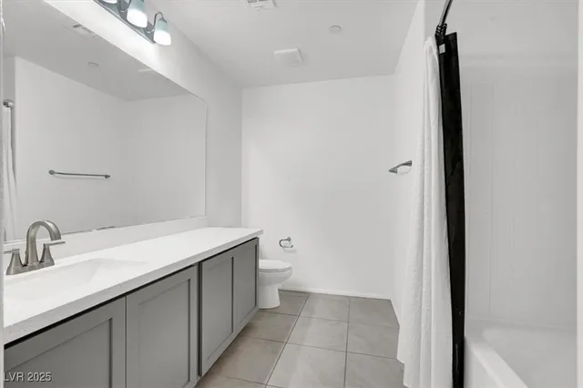 $2,555 | 8033 Skye Foxx Street, Las Vegas, NV 89166