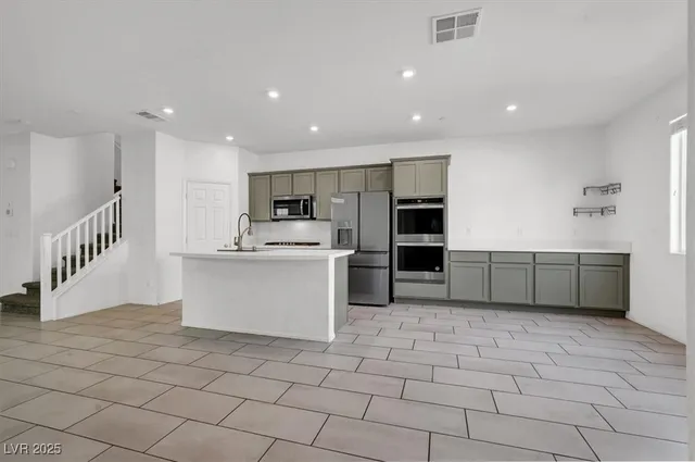 $2,555 | 8033 Skye Foxx Street, Las Vegas, NV 89166