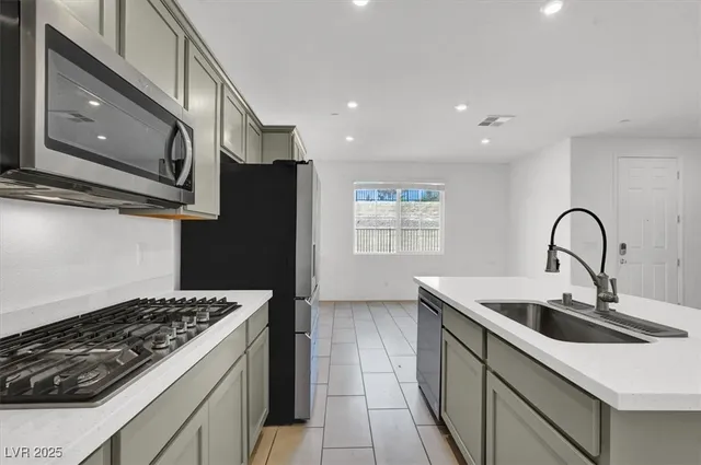 $2,555 | 8033 Skye Foxx Street, Las Vegas, NV 89166