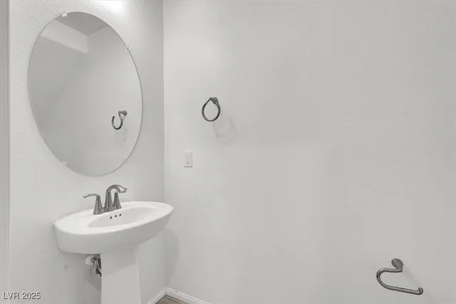 $2,555 | 8033 Skye Foxx Street, Las Vegas, NV 89166