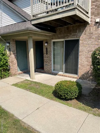 $1,350 | 24002 Wedgewood Circle, Warren, MI 48091