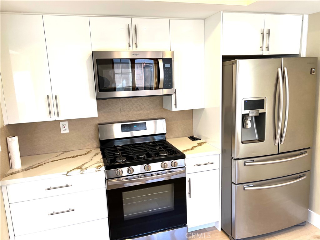 19236 Ludlow Street Porter Ranch, CA 91326 - Photo 4 of 26