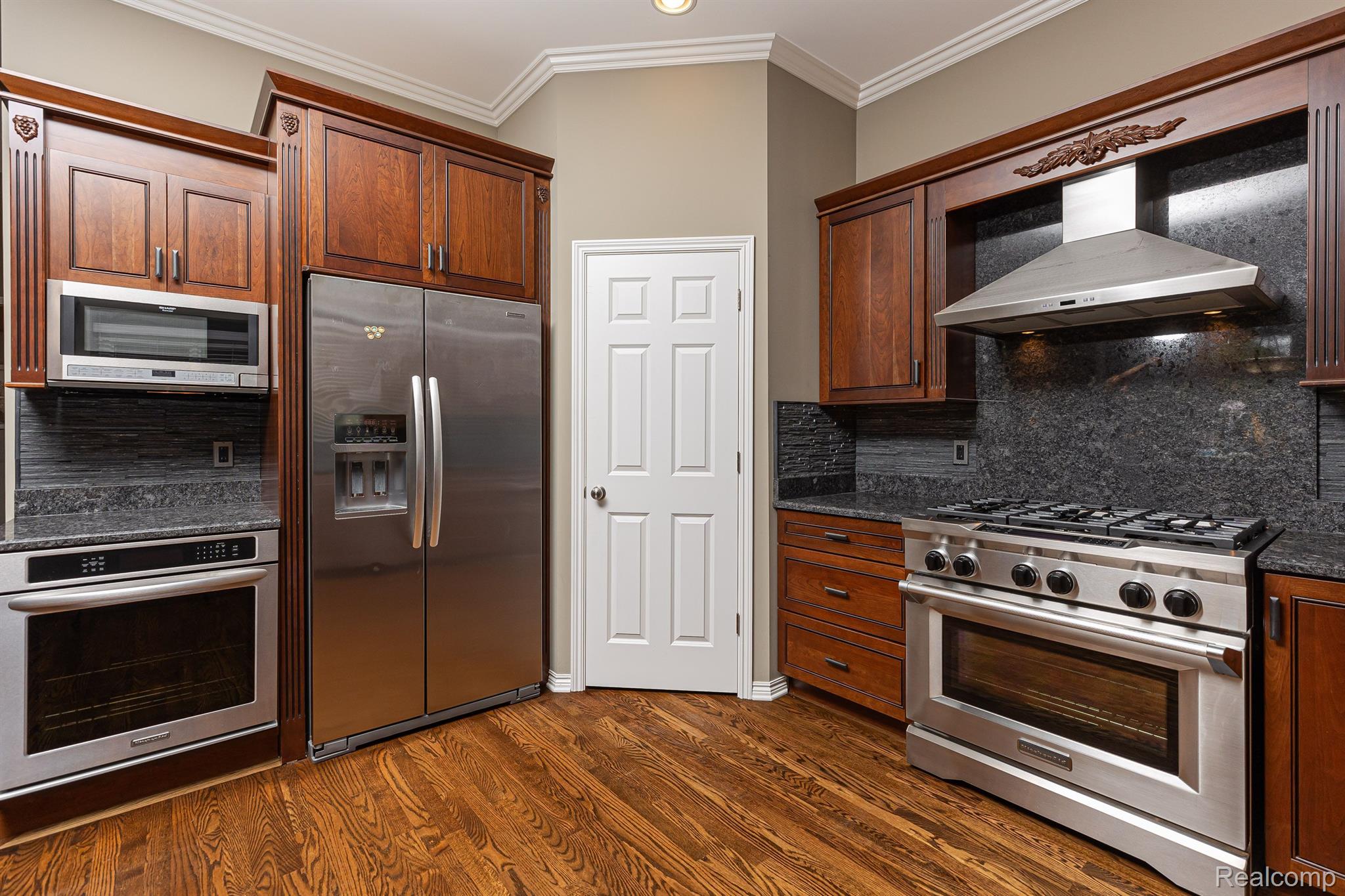 2609 Summerlin Court Rochester, MI 48306 - Photo 10 of 38 Kitchen