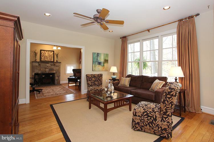 6420 83rd Place Cabin John, MD 20818 - Photo 2 of 26 Living Room