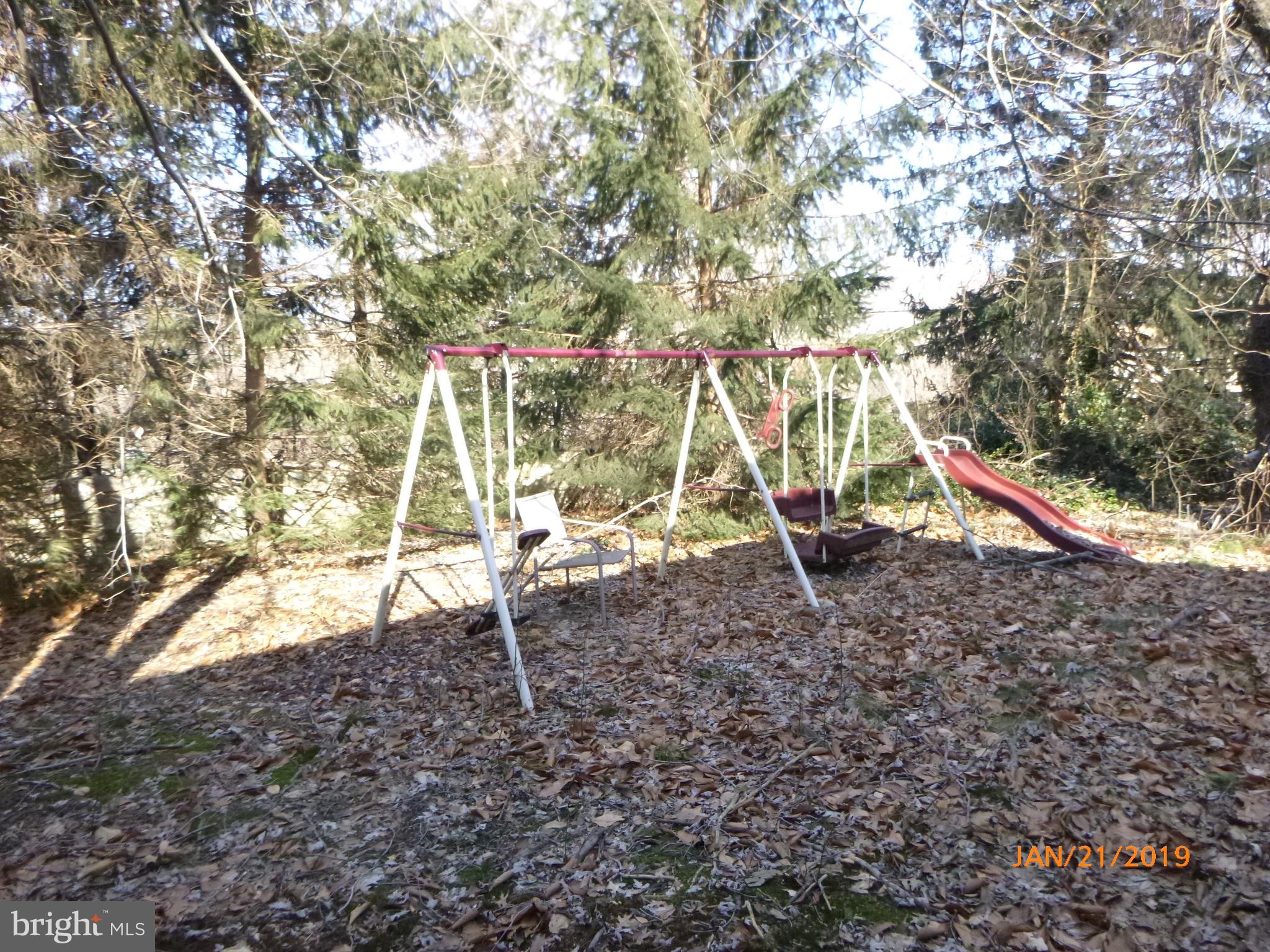 525 Welsh Road Huntingdon Valley, PA 19006 - Photo 9 of 27 Secluded yard
