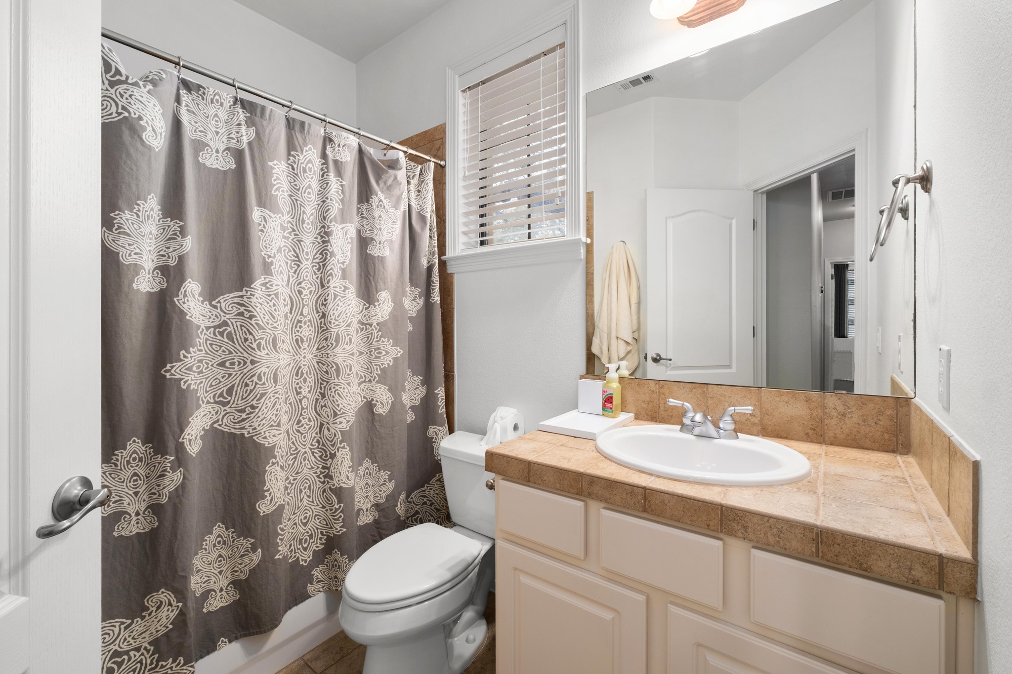 13700 Layton Loop Austin, TX 78727 - Photo 17 of 31