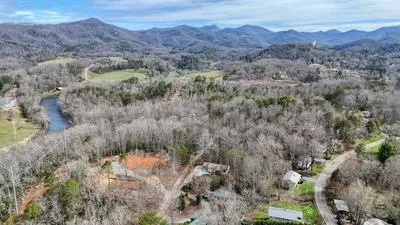 $325,000 | 133 Underburg Lane, Franklin, NC 28734
