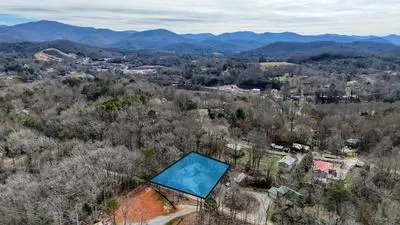 $325,000 | 133 Underburg Lane, Franklin, NC 28734