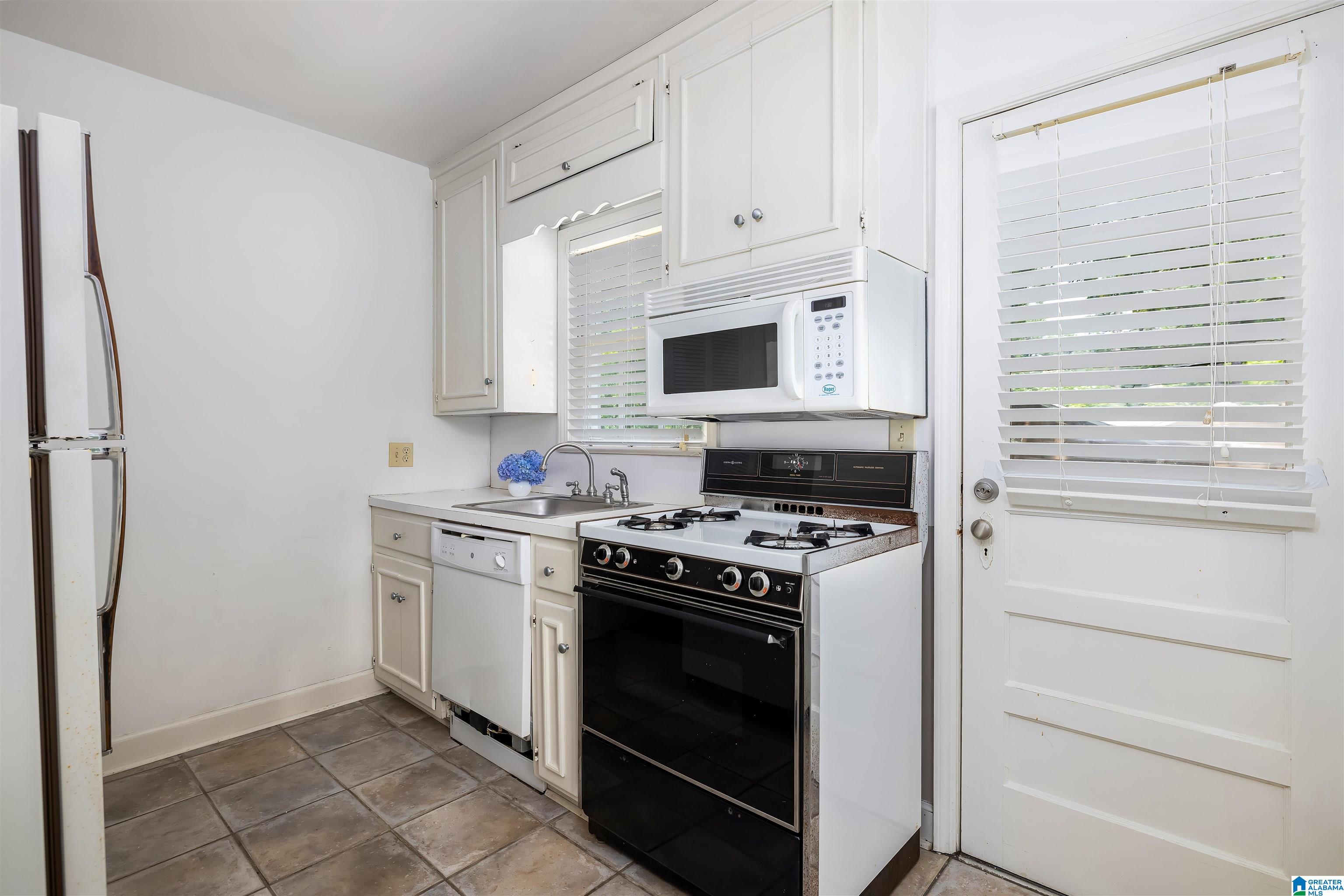 2650 Montevallo Road, Unit 8 Birmingham, AL 35223 - Photo 11 of 18