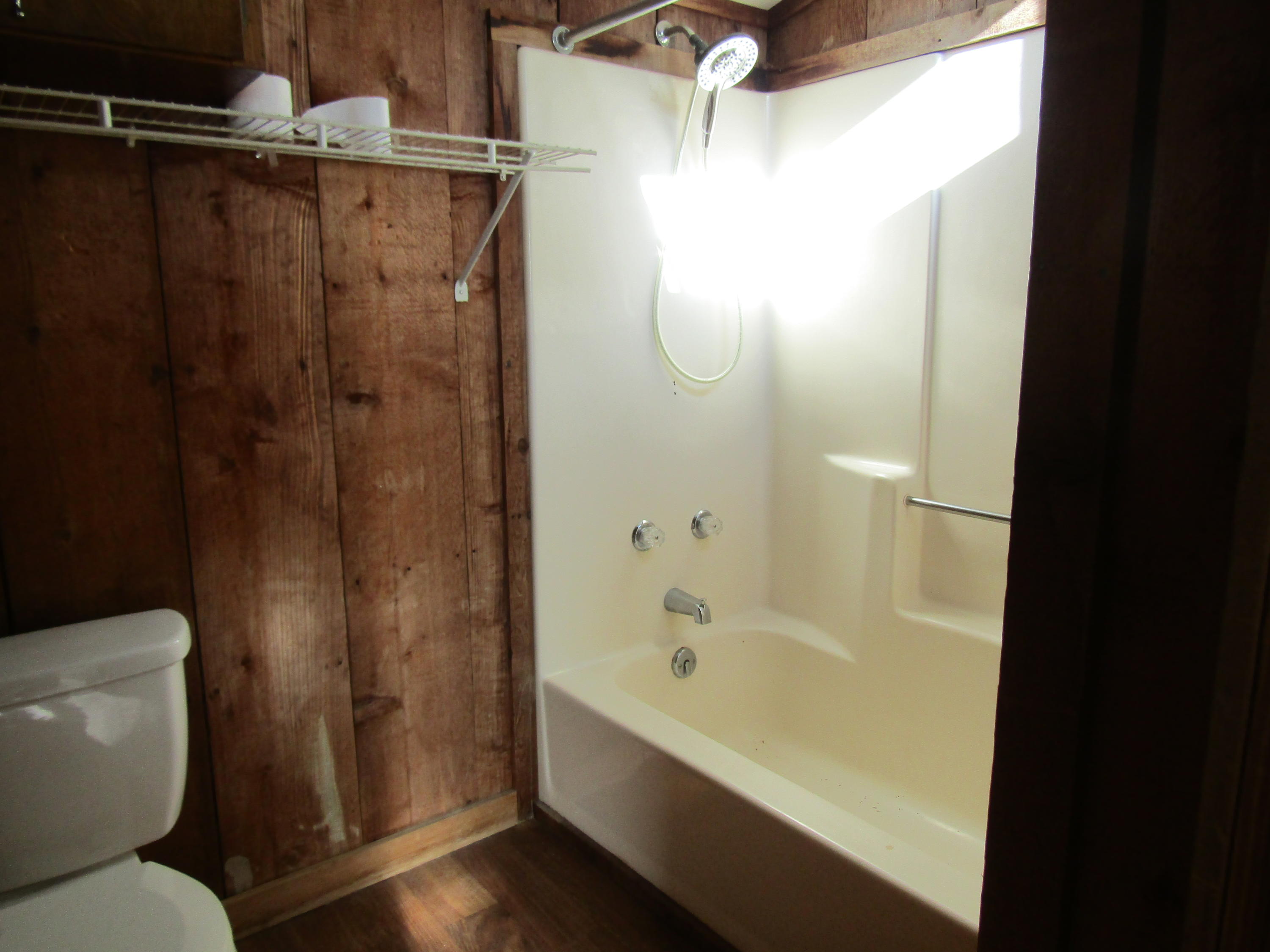 35 Glasgow Road DeFuniak Springs, FL 32433 - Photo 15 of 39 Full bath upstairs
