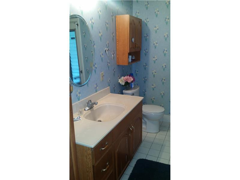 6806 Rio Pinar Pompano Beach, FL 33068 - Photo 14 of 16 Bathroom.