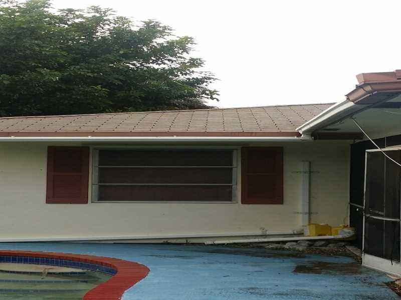 6806 Rio Pinar Pompano Beach, FL 33068 - Photo 2 of 16 Pool.